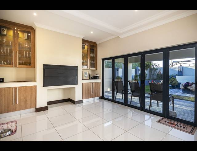 5 BEDROOM HOUSE TO LET IN PARKLANDS NORTH